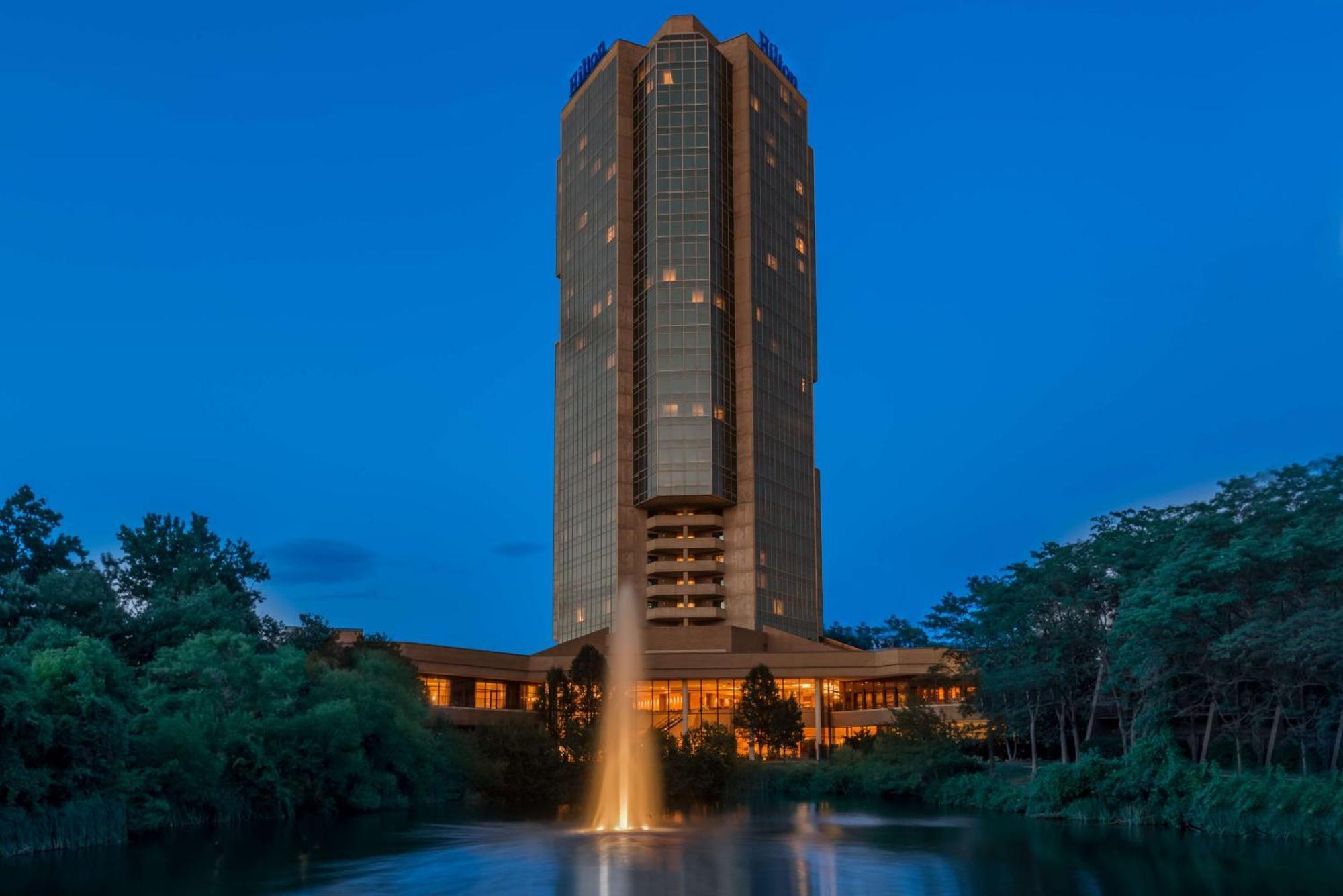 Hilton Alexandria Mark Center Hotel Exterior photo