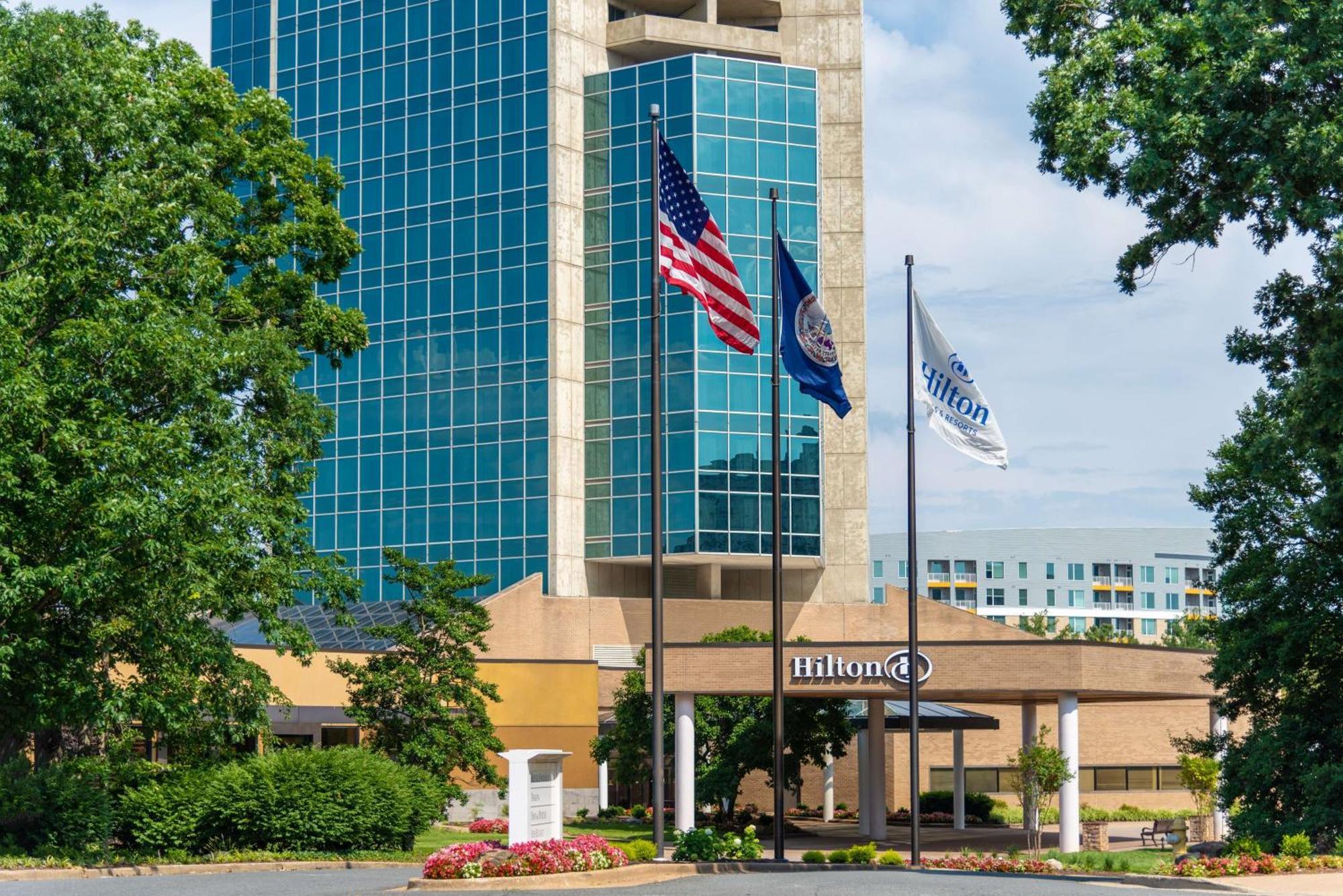 Hilton Alexandria Mark Center Hotel Exterior photo